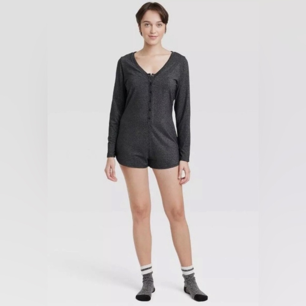 Colsie V Neck Pajama Romper. Black. Size Small